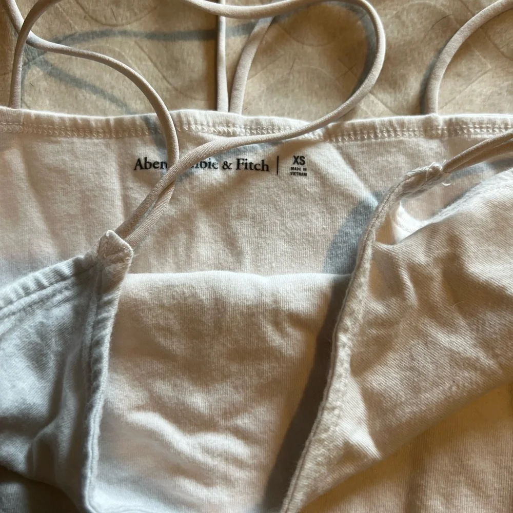 Multiple tops - Picture 14 of 14